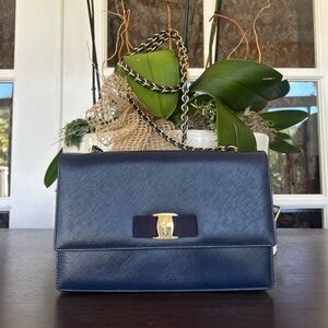 SALVATORE FERRAGAMO GINNY CROSS BODY LARGE DARK BLUE